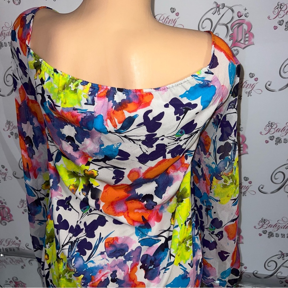 Alice + Olivia blouse 96% silk floral off shoulder bubble cuff stunning top ✨ - Picture 3 of 8